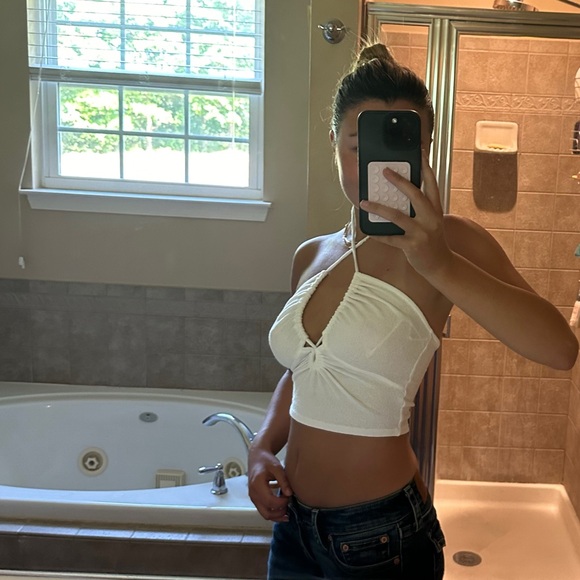 White top - Picture 1 of 4